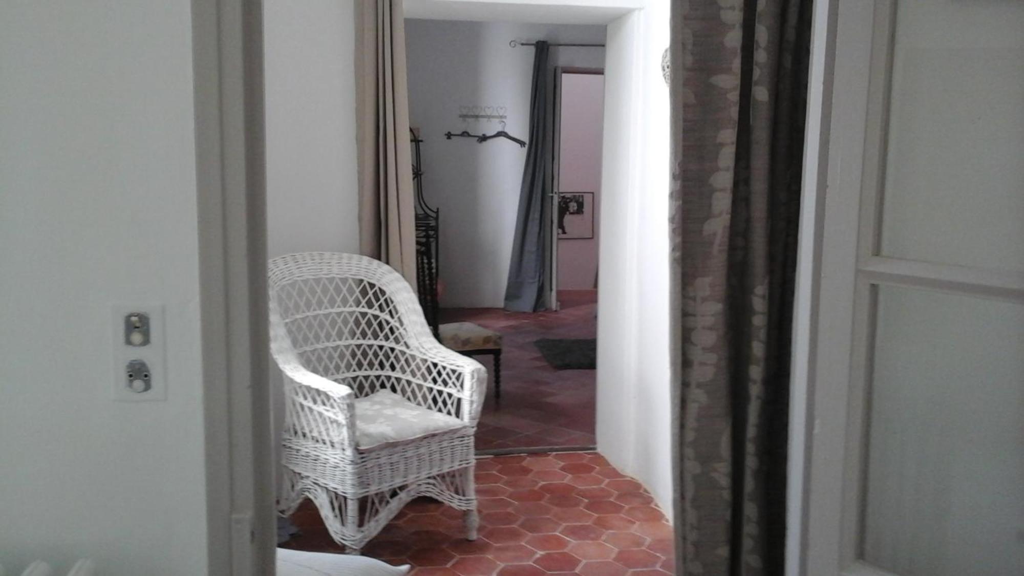 Le Presbytere Bed & Breakfast Rivesaltes Oda fotoğraf