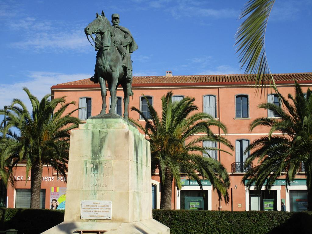 Le Presbytere Bed & Breakfast Rivesaltes Oda fotoğraf
