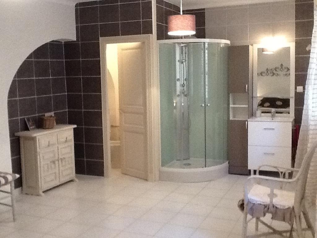 Le Presbytere Bed & Breakfast Rivesaltes Oda fotoğraf