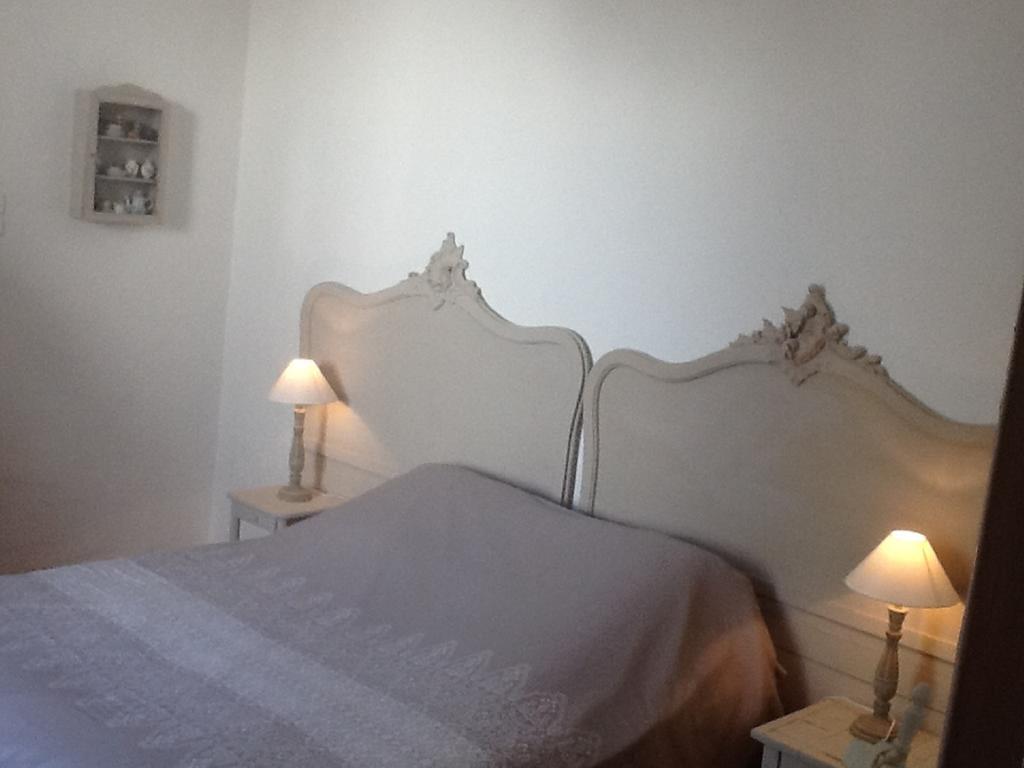 Le Presbytere Bed & Breakfast Rivesaltes Oda fotoğraf