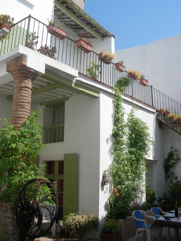 Le Presbytere Bed & Breakfast Rivesaltes Oda fotoğraf
