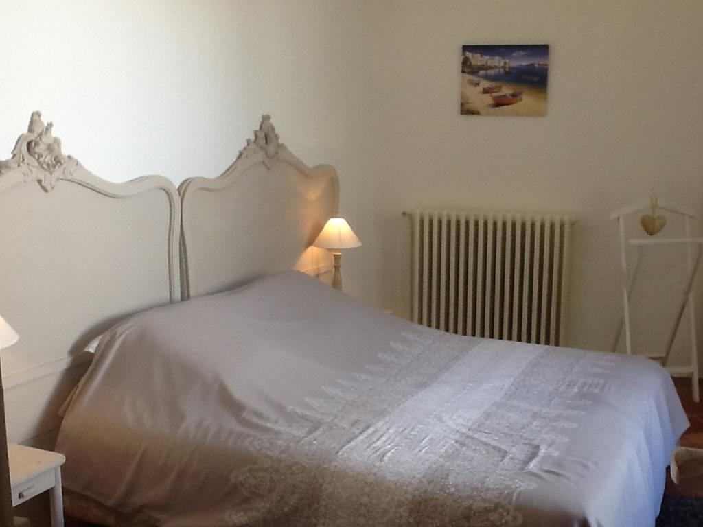 Le Presbytere Bed & Breakfast Rivesaltes Dış mekan fotoğraf